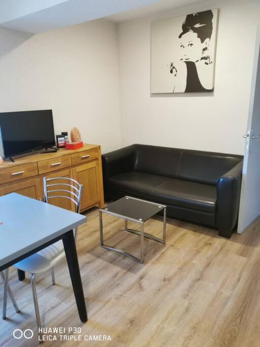 Joyeuse, Superbe Appartement D'Environs 30M2. Exterior photo